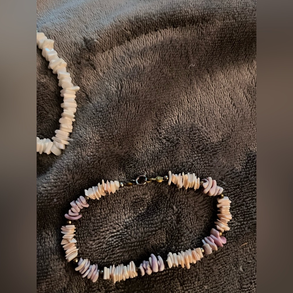 Shell Chip Bracelet - Picture 2 of 5